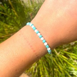 Turquoise and white pearl beaded bracelet
